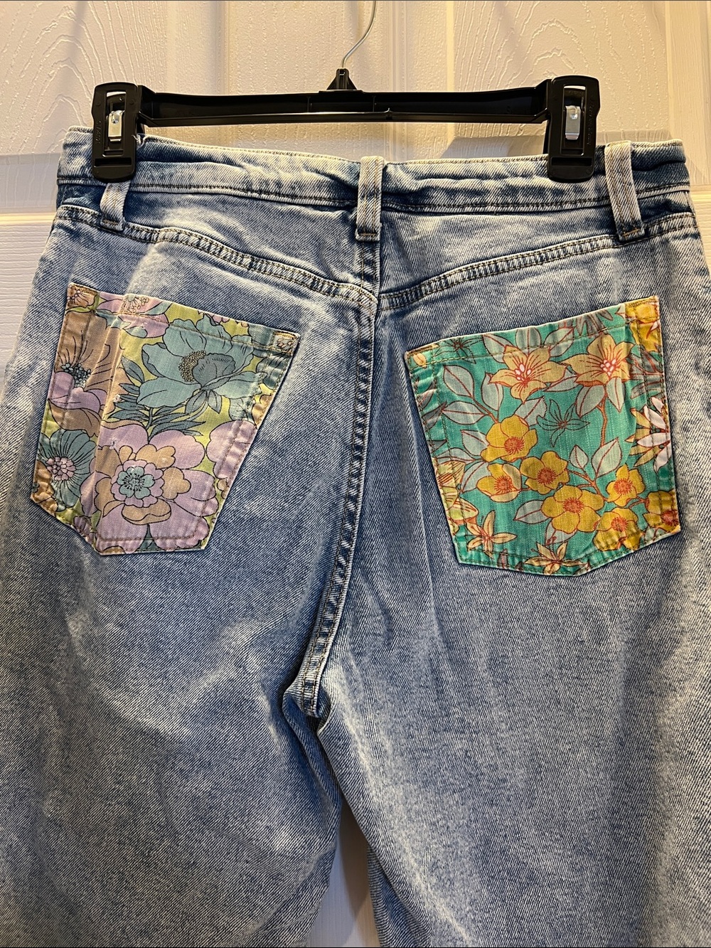Light Wash Women’s High Rise Jeans with Floral Patchback Pockets - Picture 2 of 7